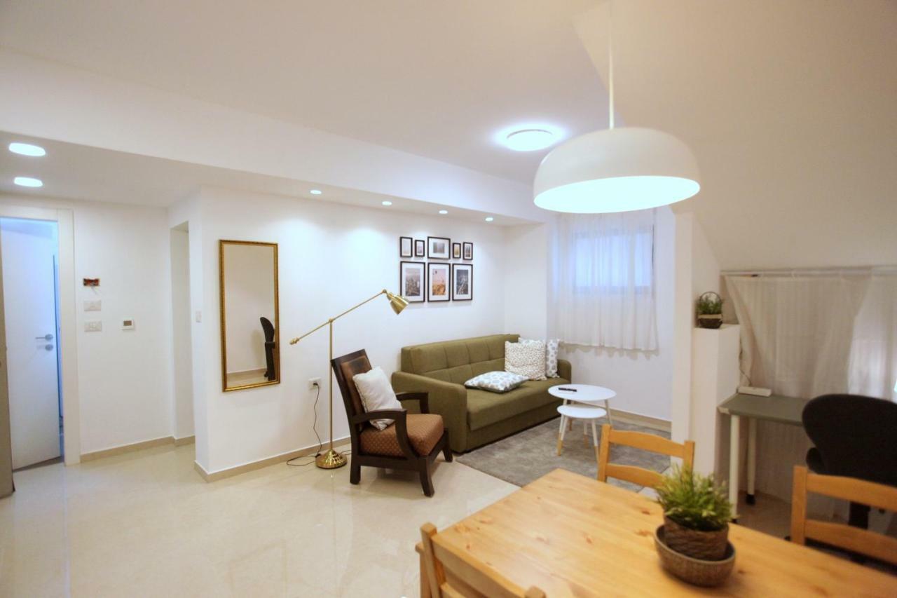 Modern Home In The Heart Of Nachlaot Jerusalem Exteriör bild